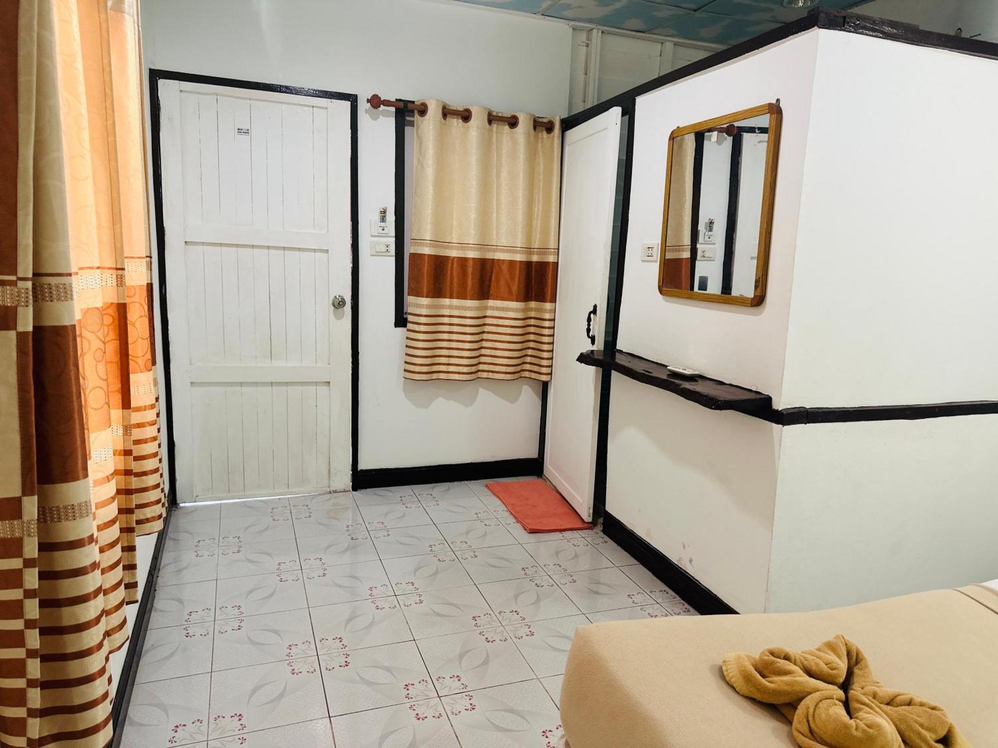 Bang Sit Guest House Phi Phi Don Exterior foto