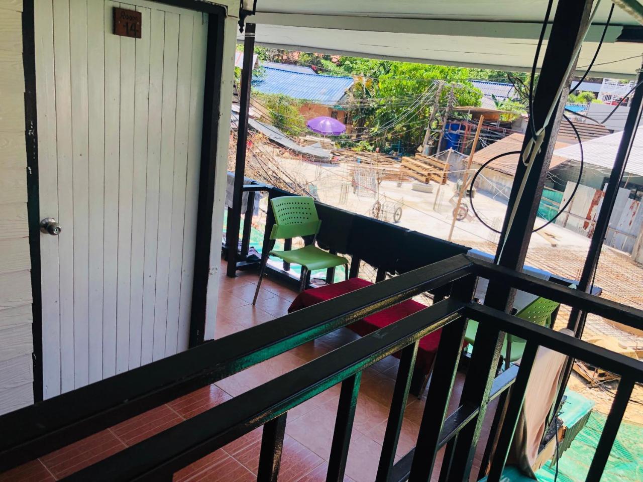 Bang Sit Guest House Phi Phi Don Exterior foto